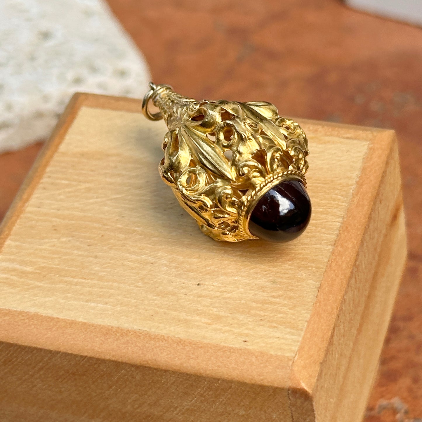 Estate 14KT Yellow Gold Byzantine Garnet Detailed Drop Pendant