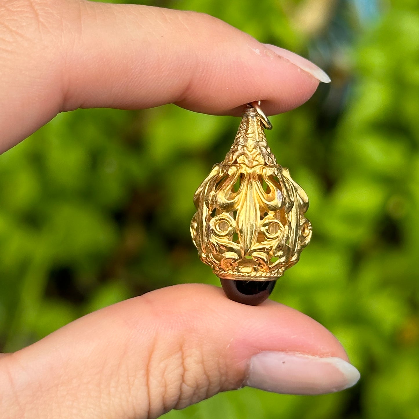 Estate 14KT Yellow Gold Byzantine Garnet Detailed Drop Pendant