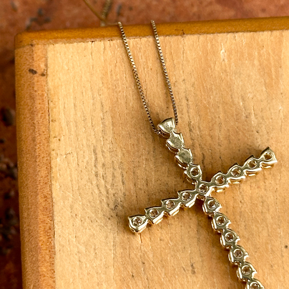 Estate 10KT Yellow Gold Lab Diamond .75 CT Cross Necklace