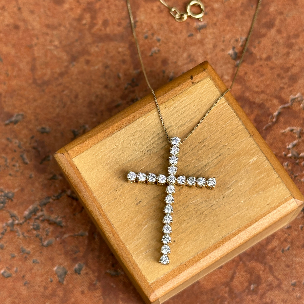 Estate 10KT Yellow Gold Lab Diamond .75 CT Cross Necklace