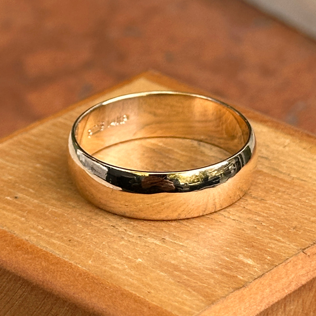 Estate 14KT Yellow Gold Half-Round 6mm Band Ring