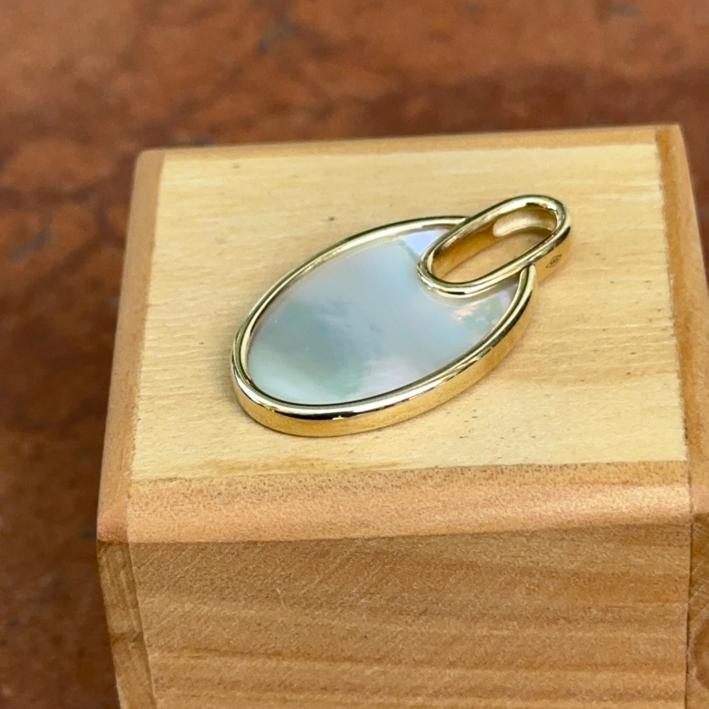 14KT Yellow Gold Oval White Mother of Pearl Pendant Charm Link