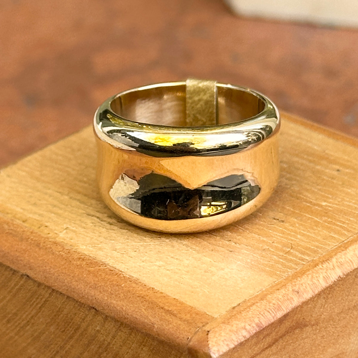 14KT Yellow Gold Polished Concave Cigar Band Ring - LSJ