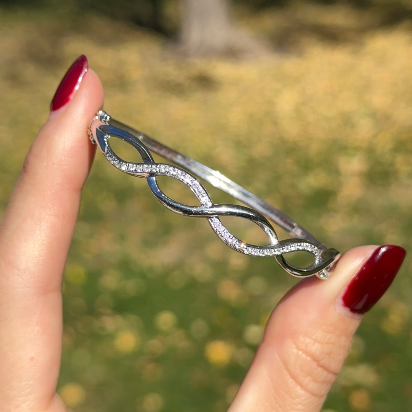 Estate 18KT White Gold Round Diamond Infinity Style Hinged Bracelet + Safety