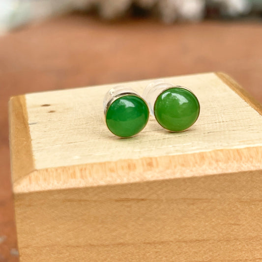 Estate 14KT Yellow Gold Spinach Jade Button Stud Earrings