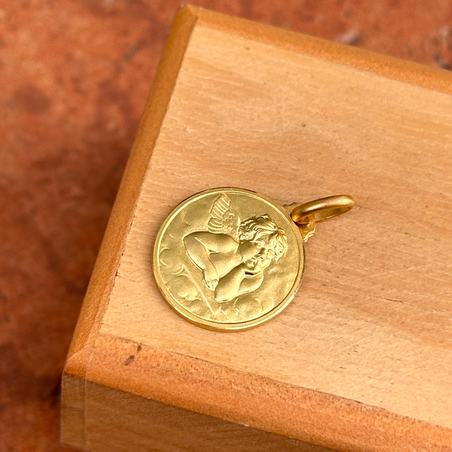 14KT Yellow Gold Solid Angel Baby Raphael Round Medal Pendant 16mm