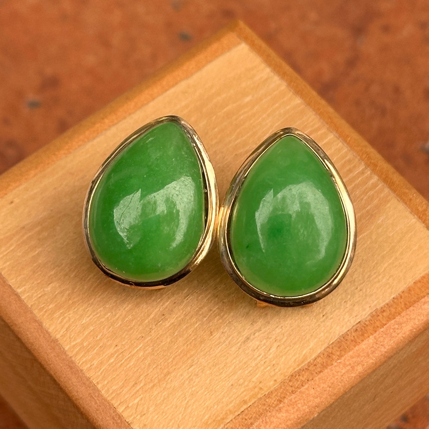 Estate 14KT Yellow Gold Teardrop Dyed Green Jade Omega Earrings
