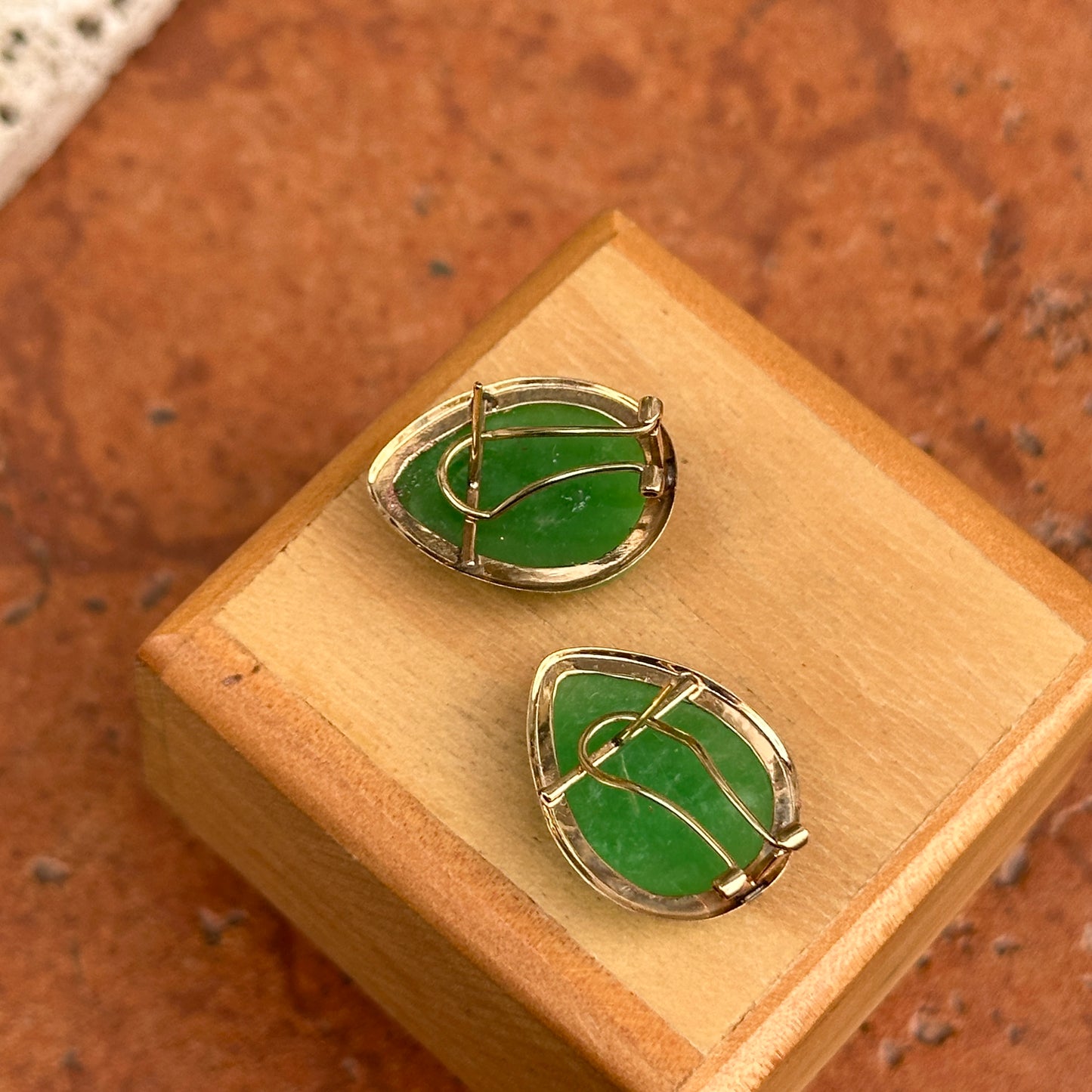 Estate 14KT Yellow Gold Teardrop Dyed Green Jade Omega Earrings