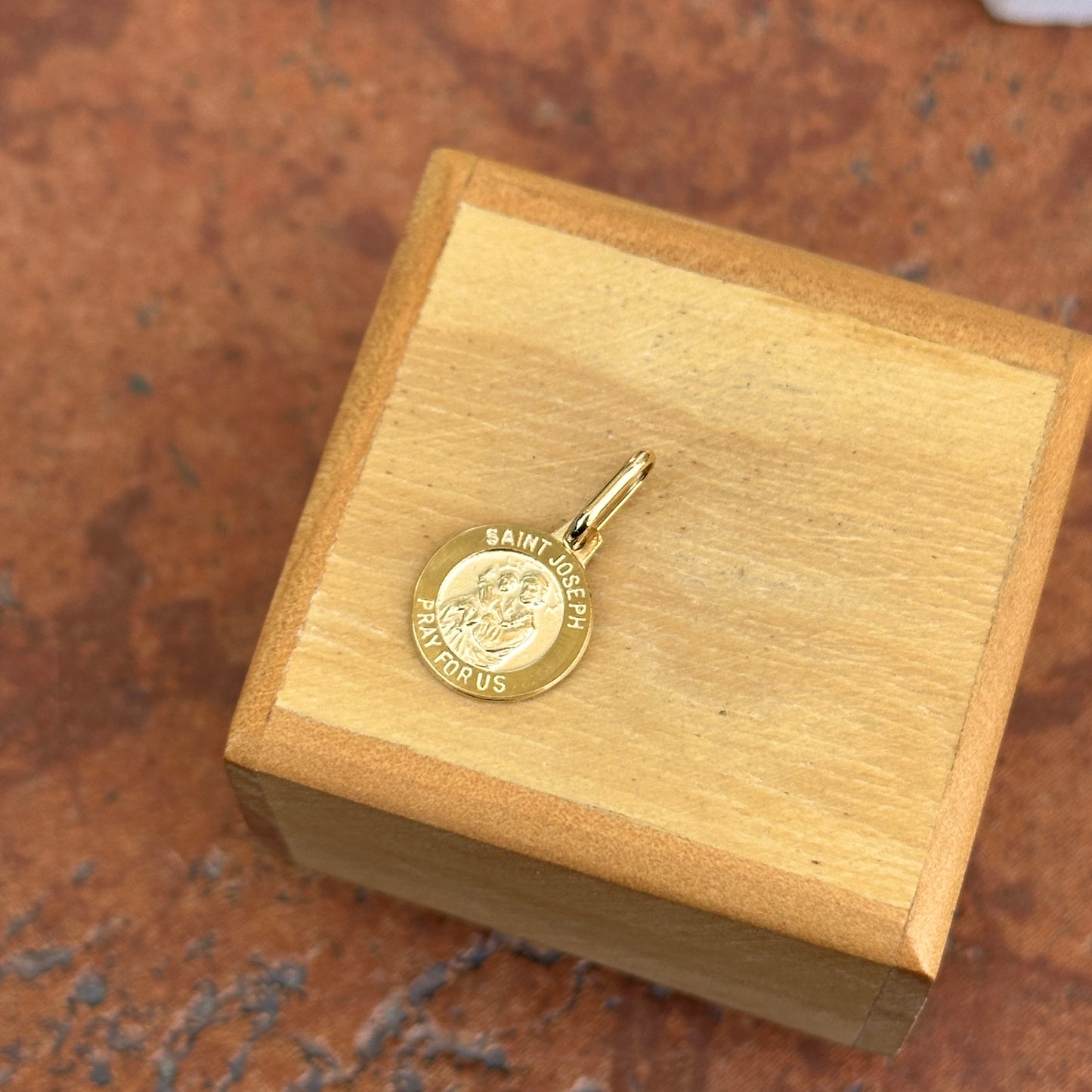 14KT Yellow Gold St Joseph Round Medal Pendant Charm Solid 12mm