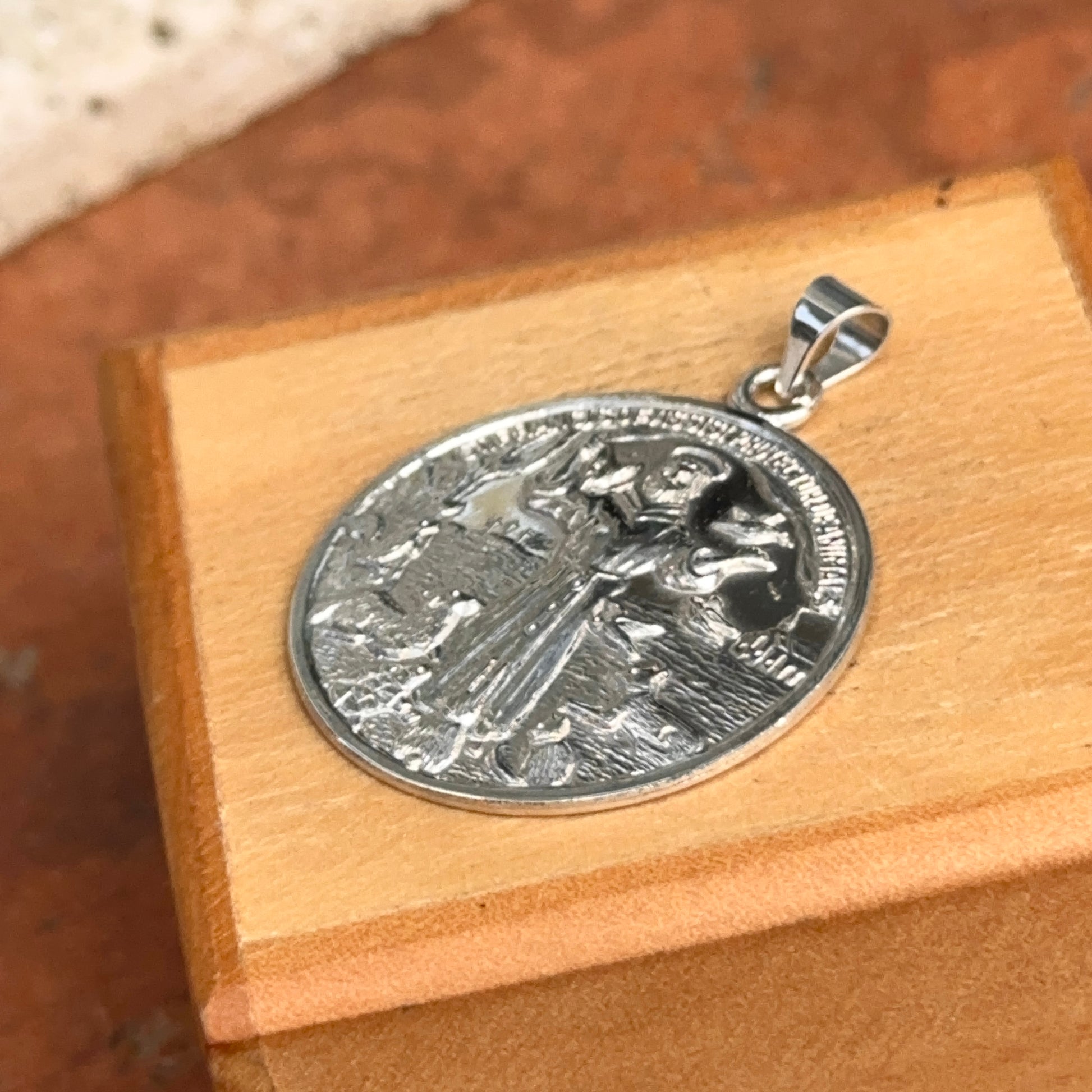 Sterling Silver St Francis of Assisi Round Medal Pendant 25mm - LSJ