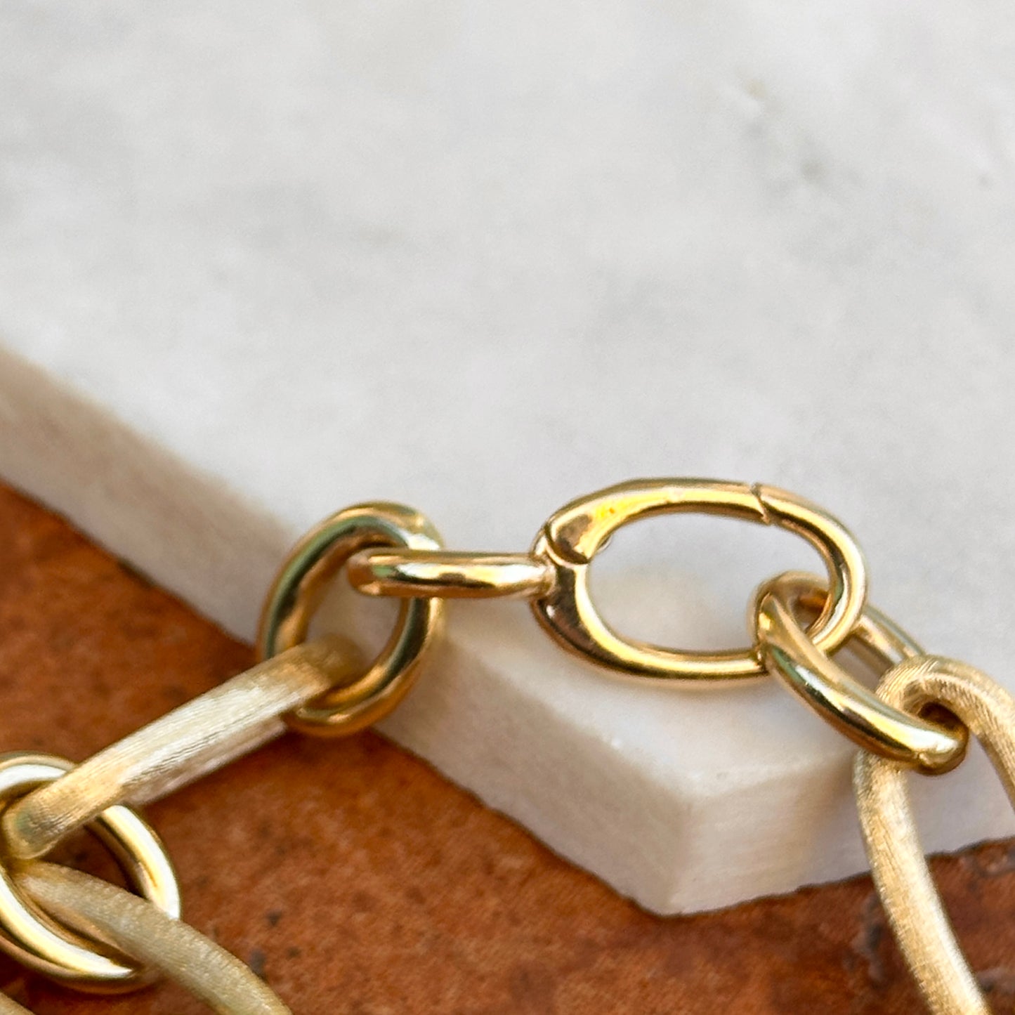 Estate 14KT Yellow Gold Matte Oval + Shiny Large Links Chain Bracelet