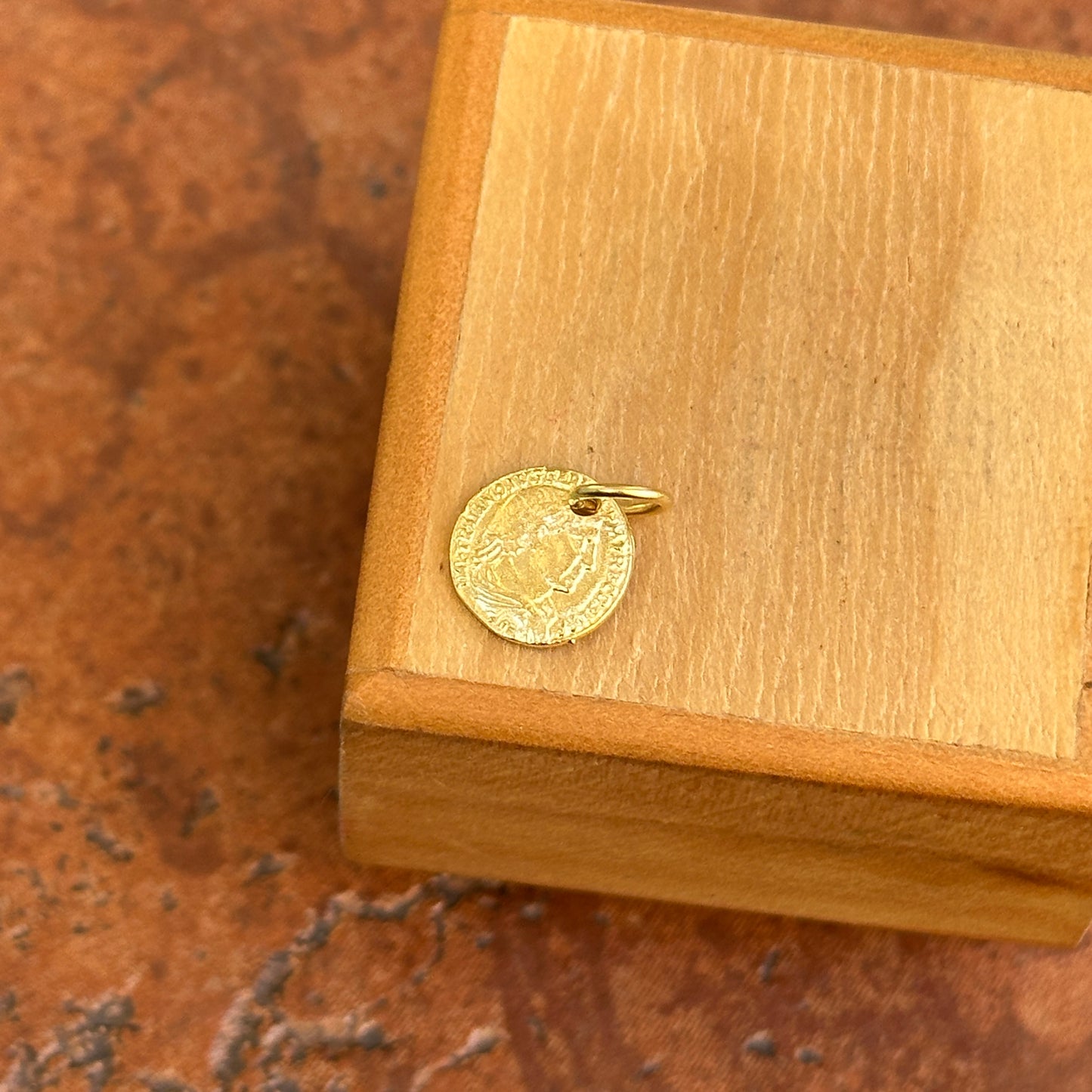 Estate 14KT Yellow Gold Replica Roman Coin Pendant Charm 10mm