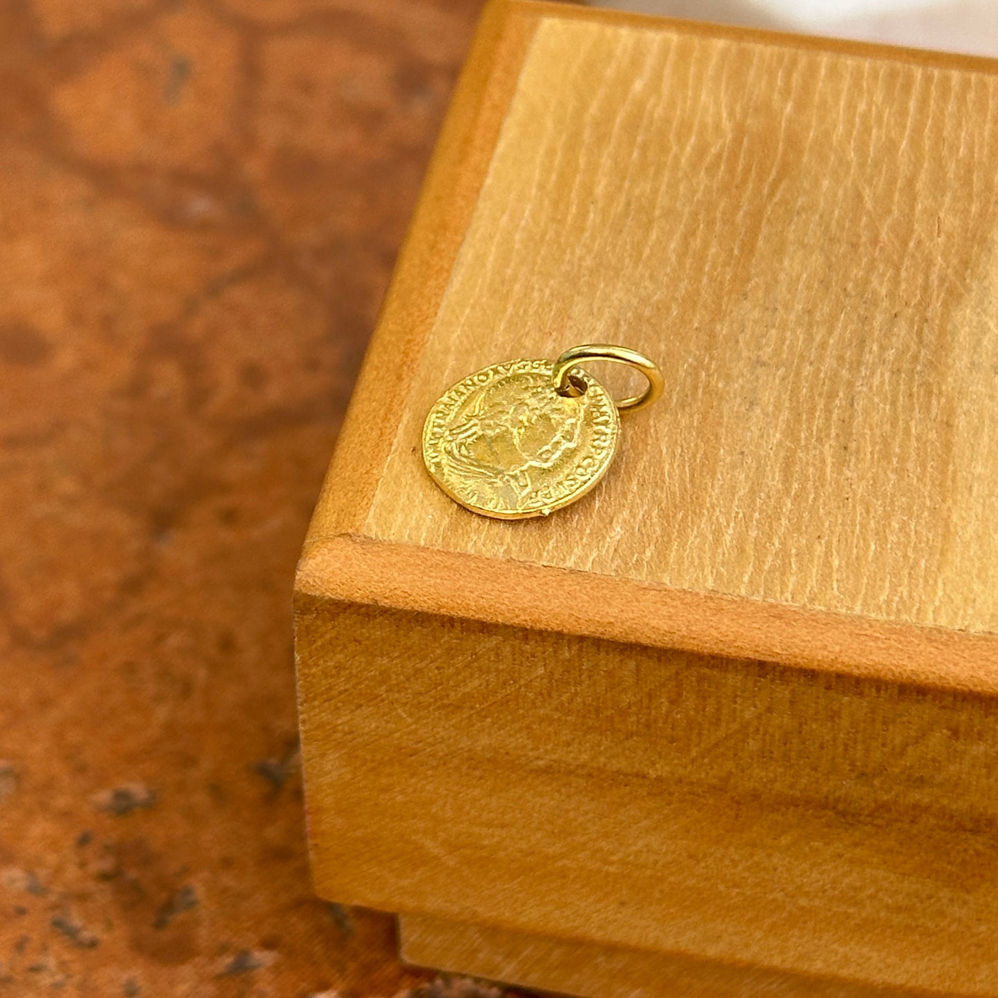 Estate 14KT Yellow Gold Replica Roman Coin Pendant Charm 10mm