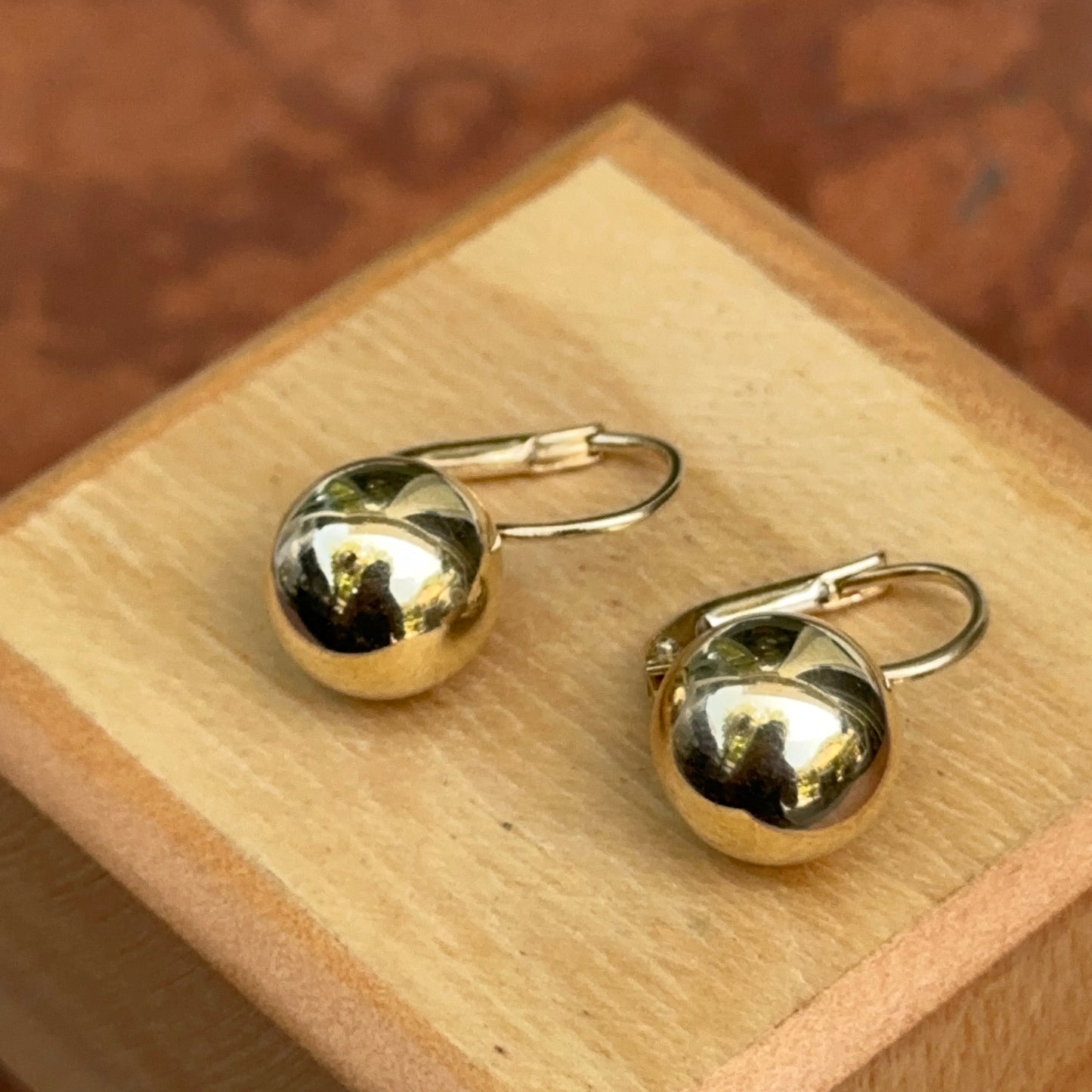 14KT Yellow Gold Round 10mm Ball Lever Back Earrings