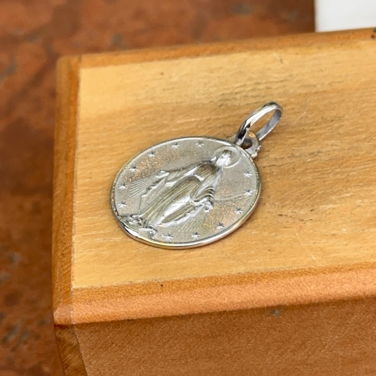 14KT White Gold Round Matte Miraculous Medal 18mm