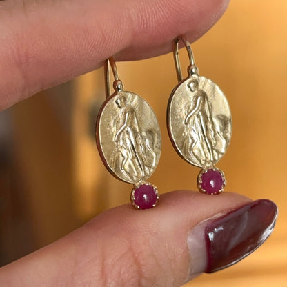 Estate 14KT Yellow Gold Oval Intaglio Ruby Lever Back Earrings