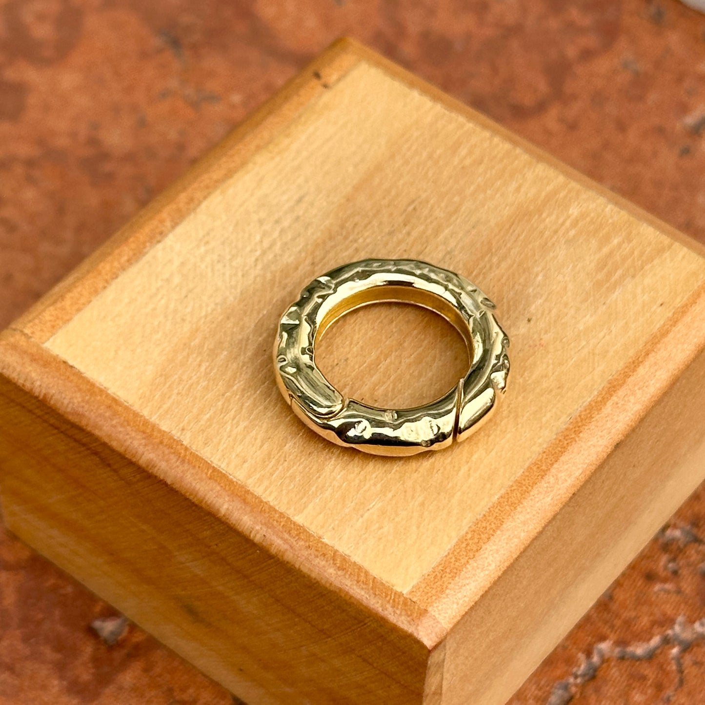 10KT Yellow Gold Hammered Round Push In Clasp Shortener Pendant Hanger 19.5mm