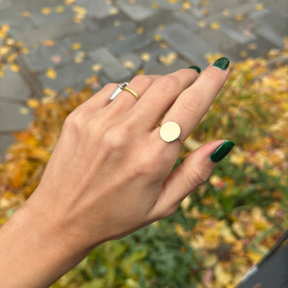 Estate 14KT Yellow Gold Round Flat Disc Ring Engrave-able