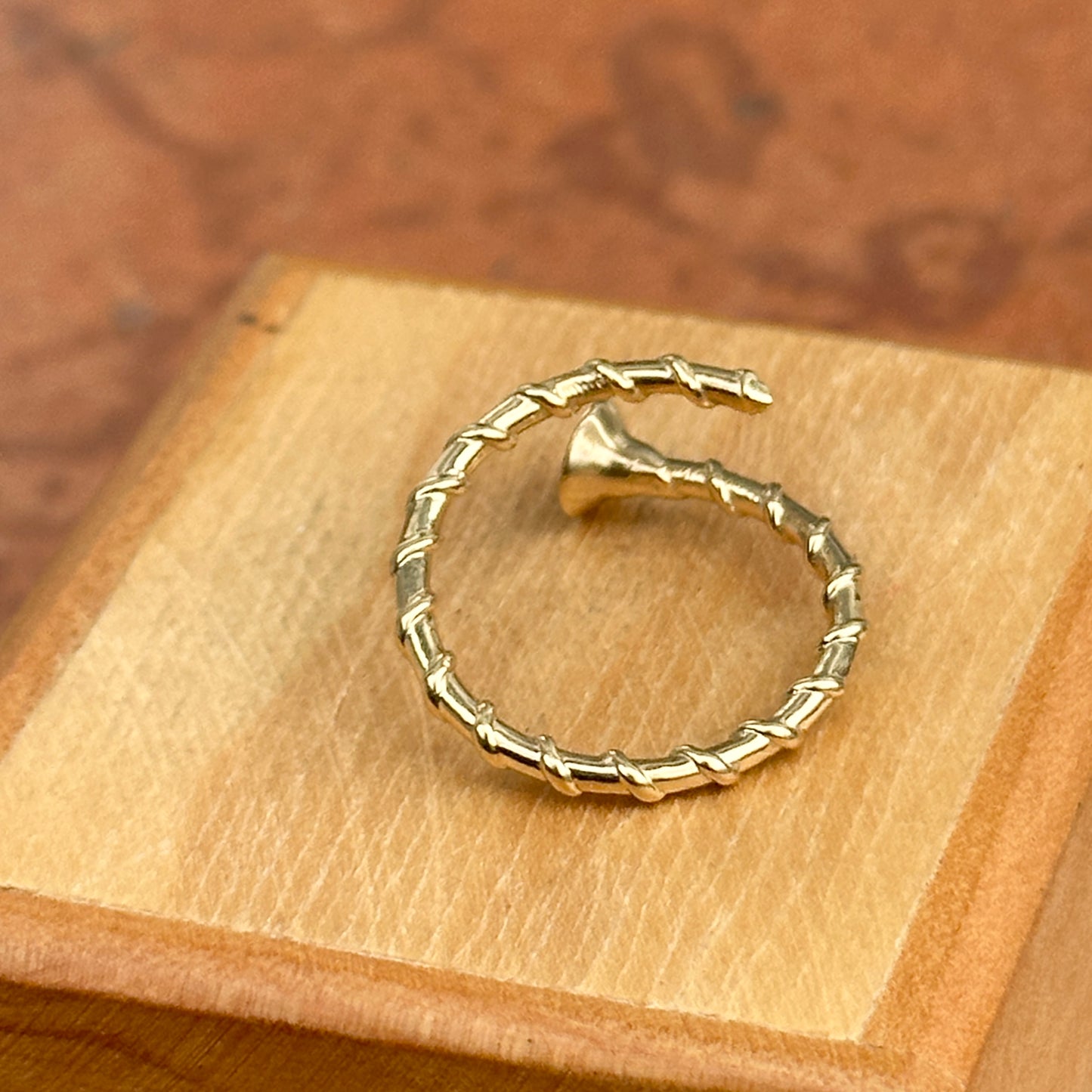 Estate 14KT Yellow Gold Screw Nail Ribbed Ring