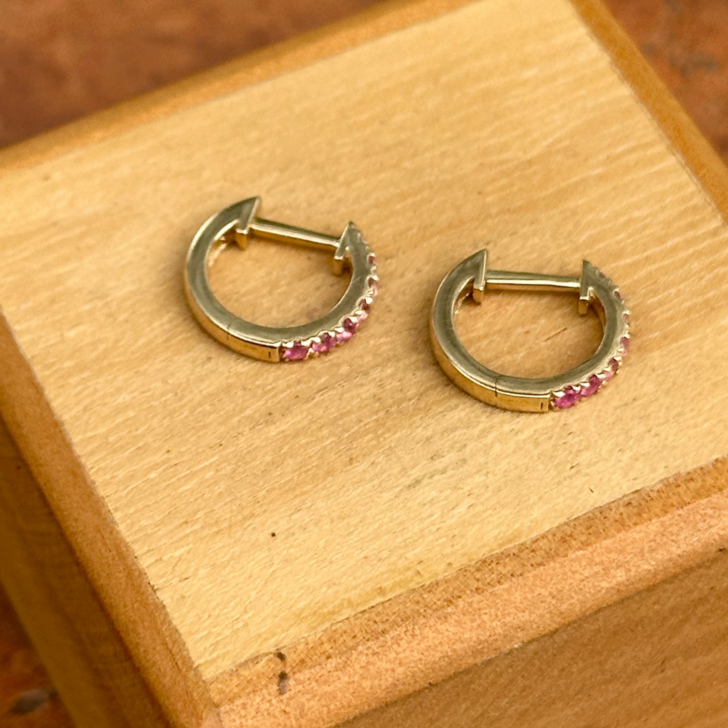14KT Yellow Round Ombre Pink Sapphire Small Huggie Hoop Earrings 11mm
