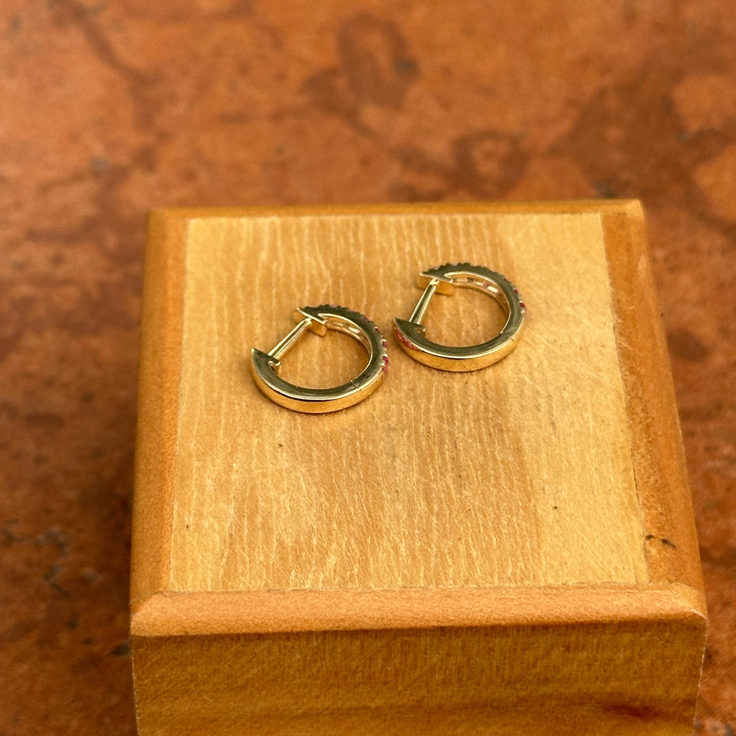 14KT Yellow Round Ombre Pink Sapphire Small Huggie Hoop Earrings 11mm