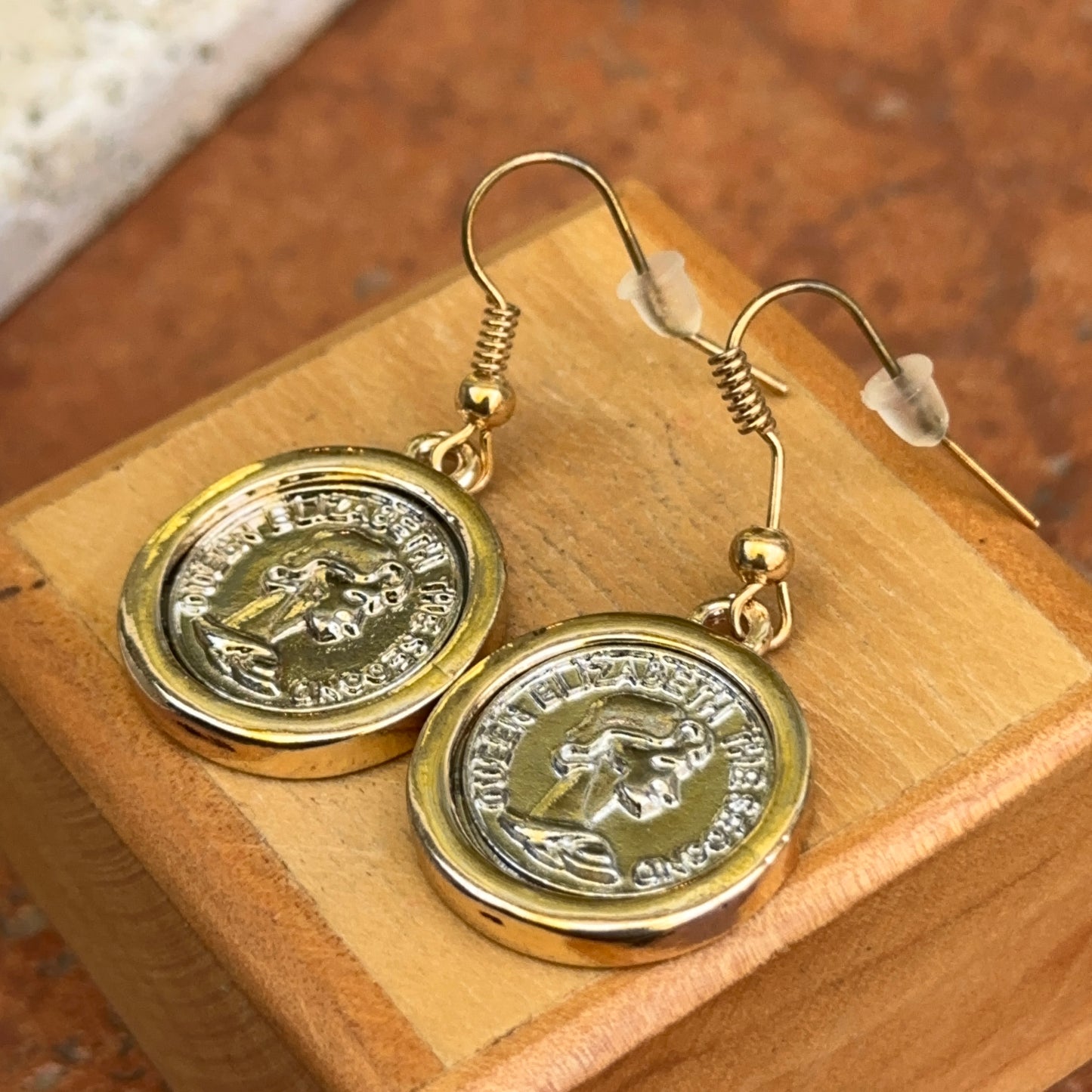 Estate Gold-Tone Queen Elizabeth The Second Replica Coin Bezel Wire Dangle Drop Earrings
