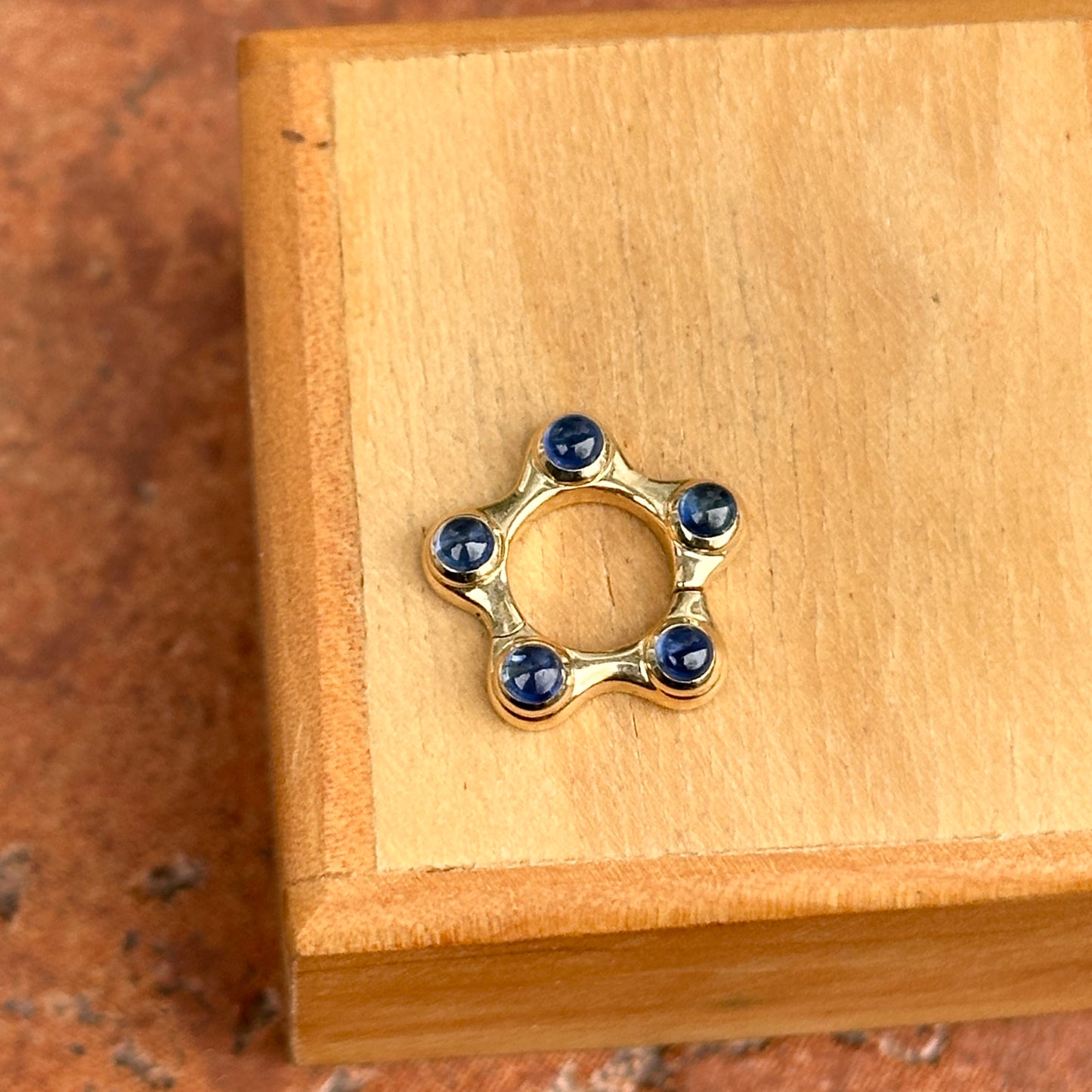 14KT Yellow Gold Blue Sapphire Star Charm Holder: Pendant Hinged Clasp