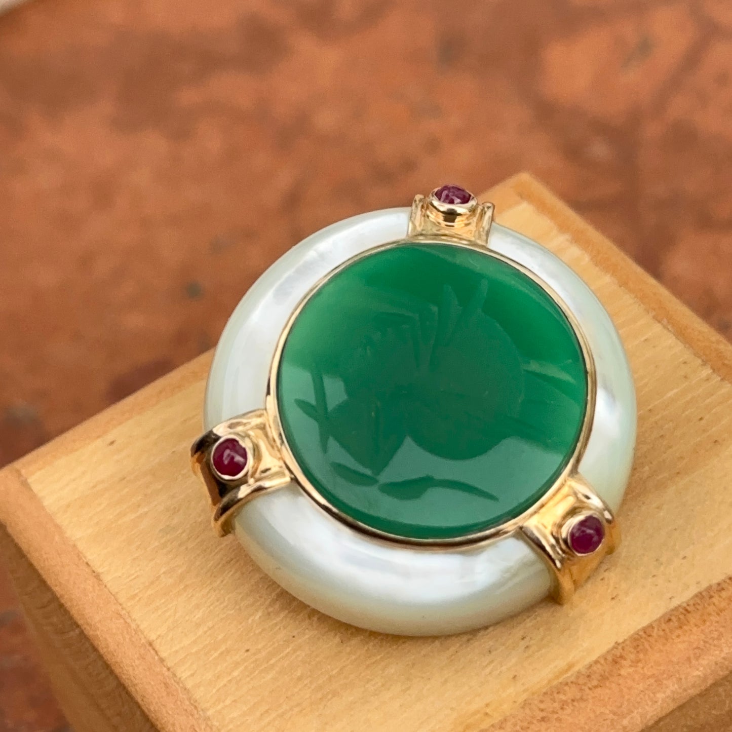 Estate 14KT Yellow Gold Intaglio Mother of Pearl, Green Onyx Pendant Slide