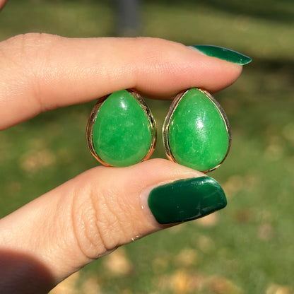 Estate 14KT Yellow Gold Teardrop Dyed Green Jade Omega Earrings