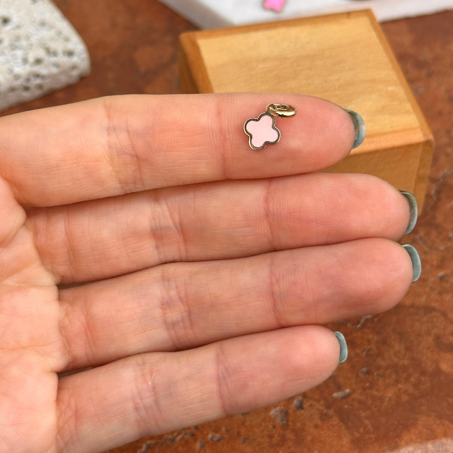 14KT Yellow Gold 4-Leaf Clover Light Pink Enamel Pendant Charm 7mm