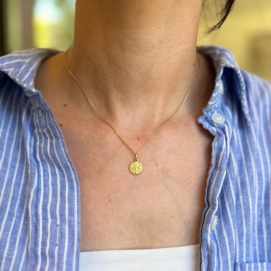 14KT Yellow Gold Fleur de Lis Matte Medal Pendant Charm 10mm