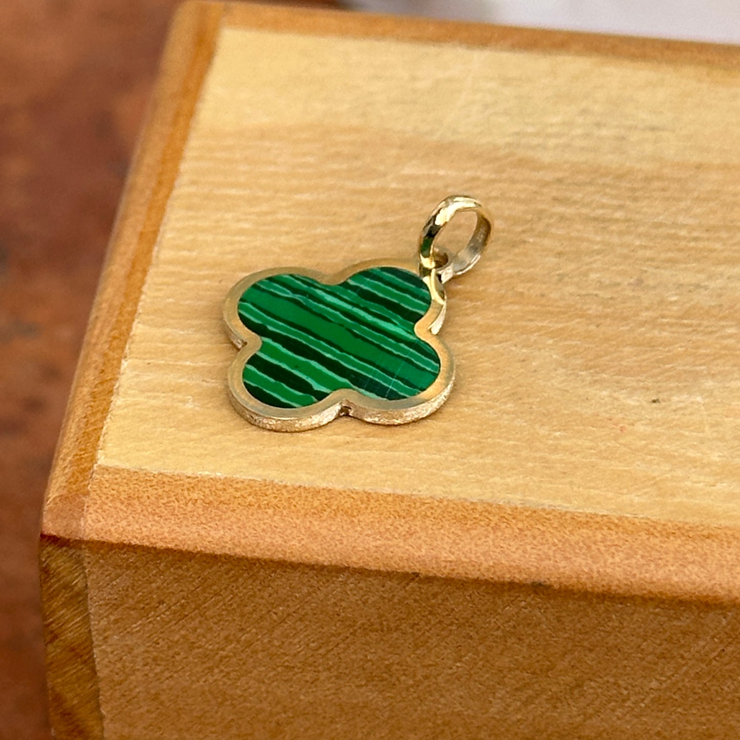 14KT Yellow Gold 4-Leaf Clover Green Malachite Inlay Pendant Charm 14mm