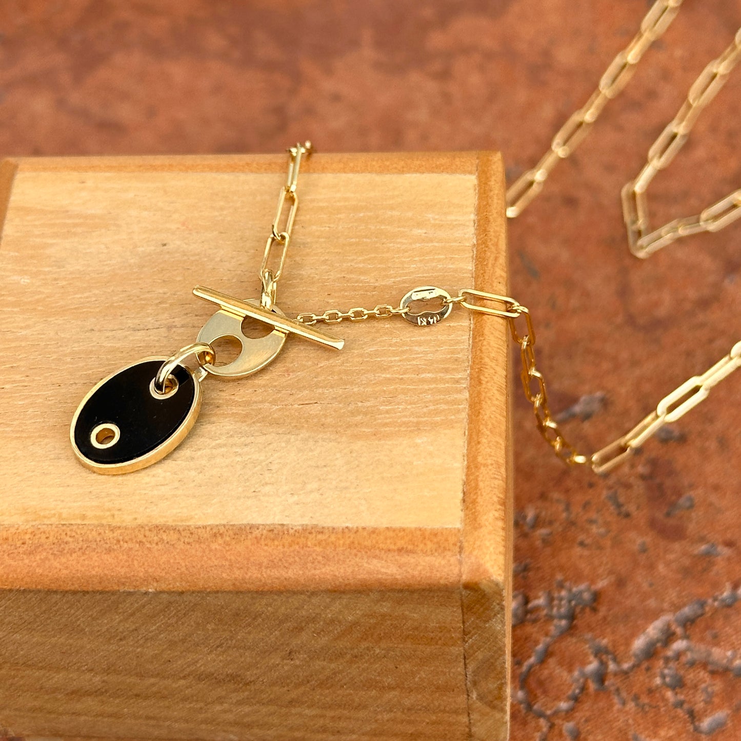 14KT Yellow Gold Mariner Onyx Toggle Paperclip Necklace