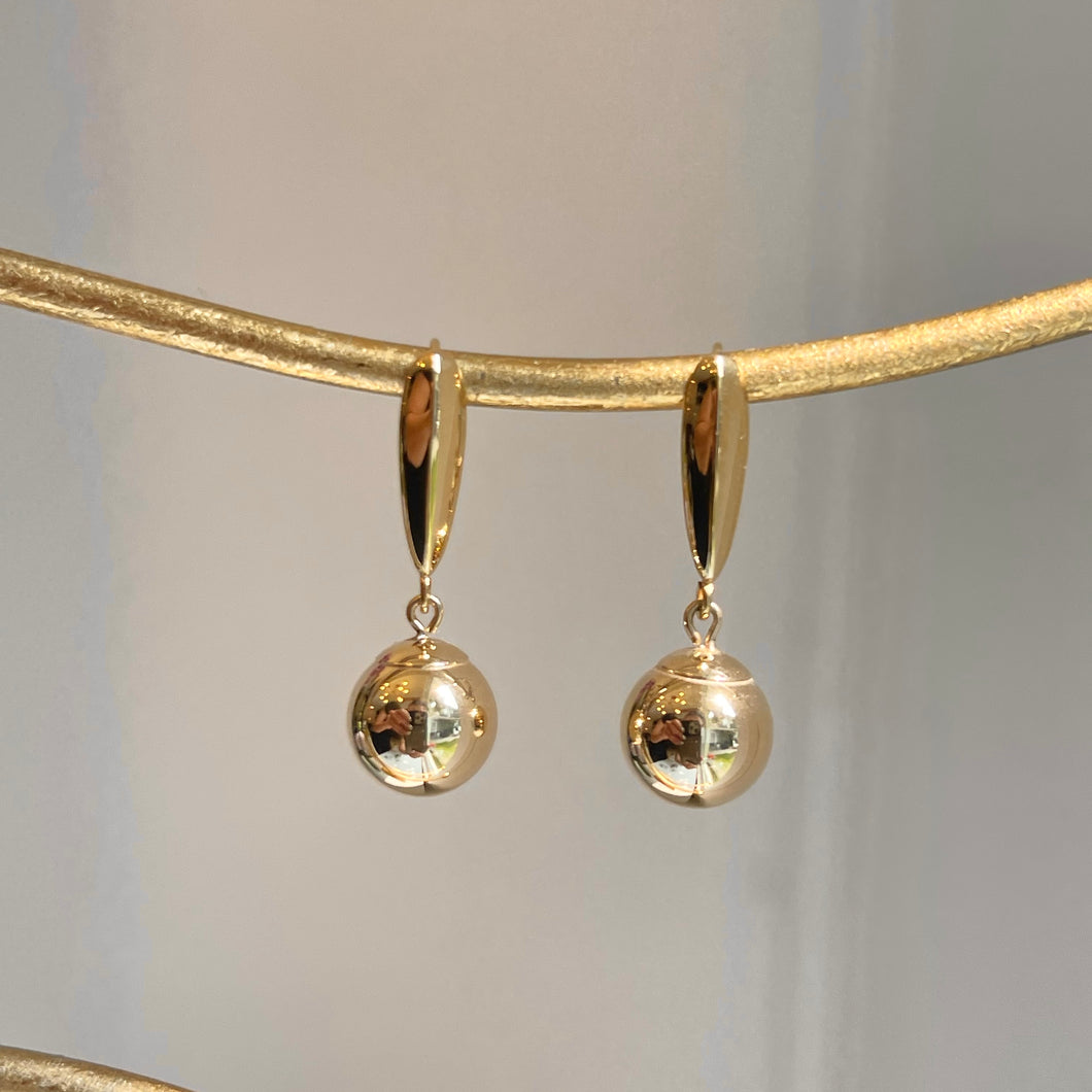 14KT Yellow Gold 10mm Ball Lever Back Earrings