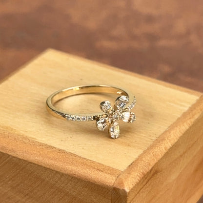 Estate Vintage Stunning 14KT Yellow Gold Faceted Baguette & Round Diamond Flower Accent Ring 7