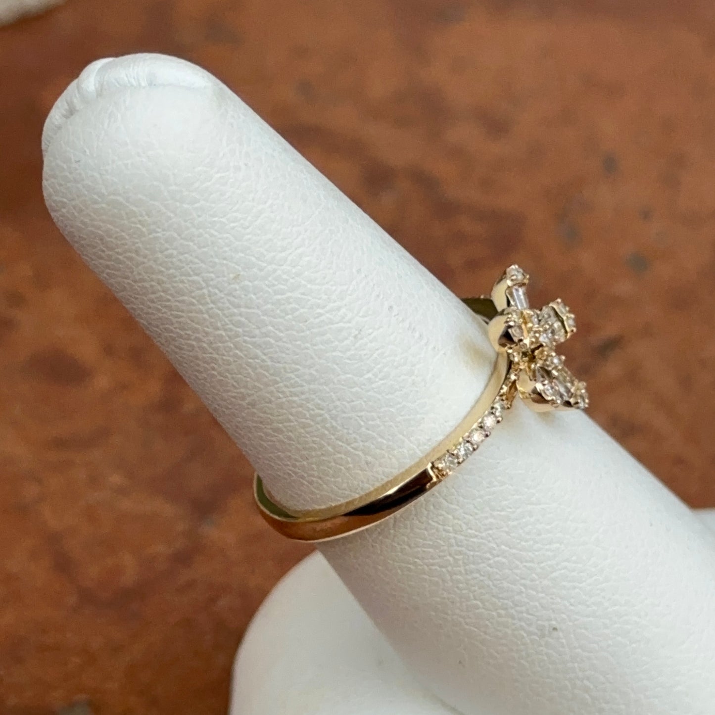 Estate Vintage Stunning 14KT Yellow Gold Faceted Baguette & Round Diamond Flower Accent Ring 7