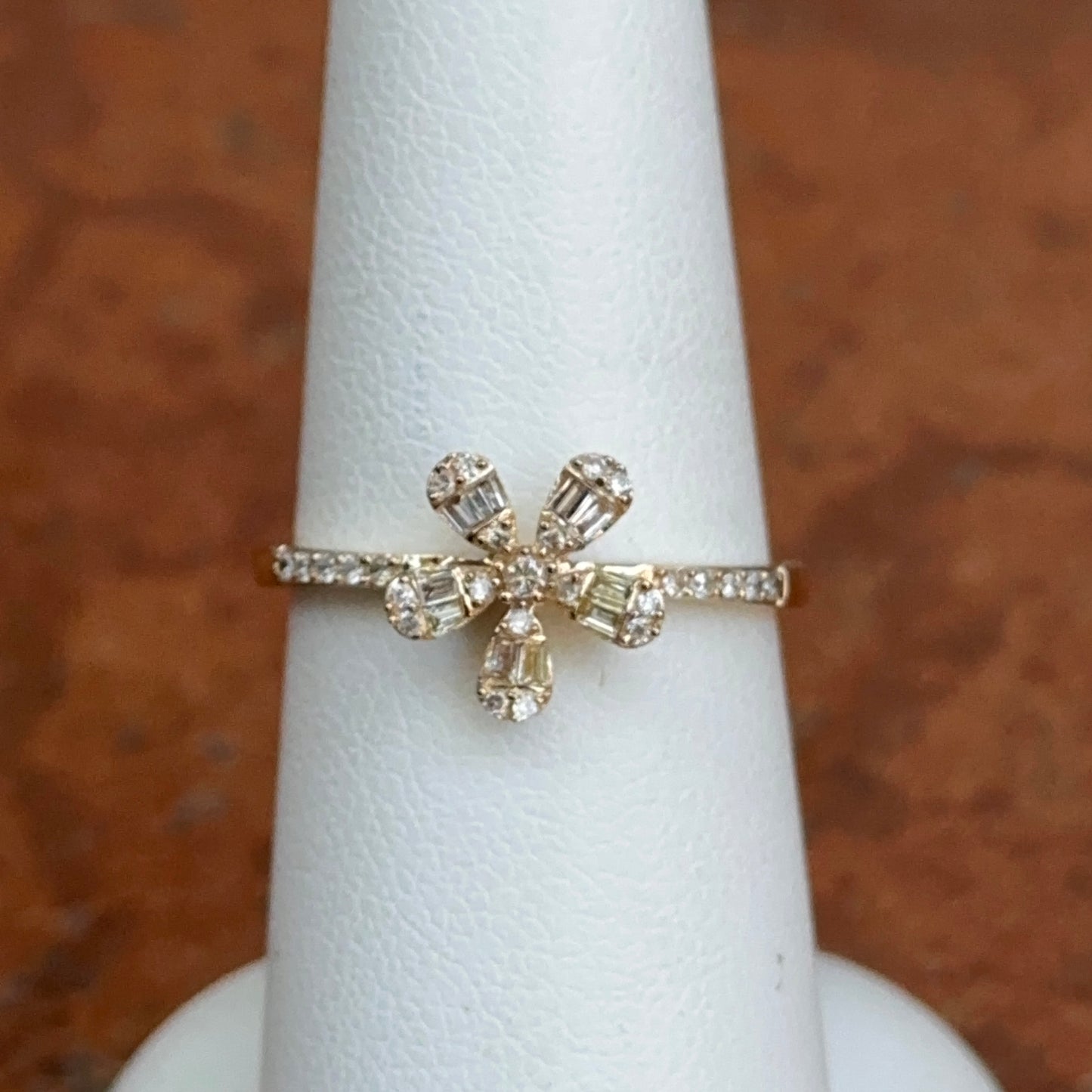 Estate Vintage Stunning 14KT Yellow Gold Faceted Baguette & Round Diamond Flower Accent Ring 7