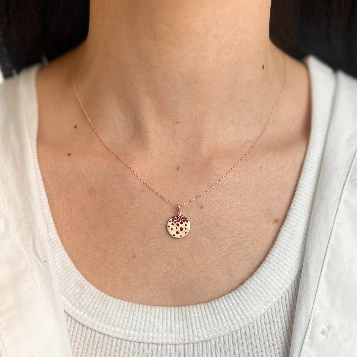 14KT Yellow Gold Scattered Ruby Gypsy Set Disc Pendant Chain Necklace