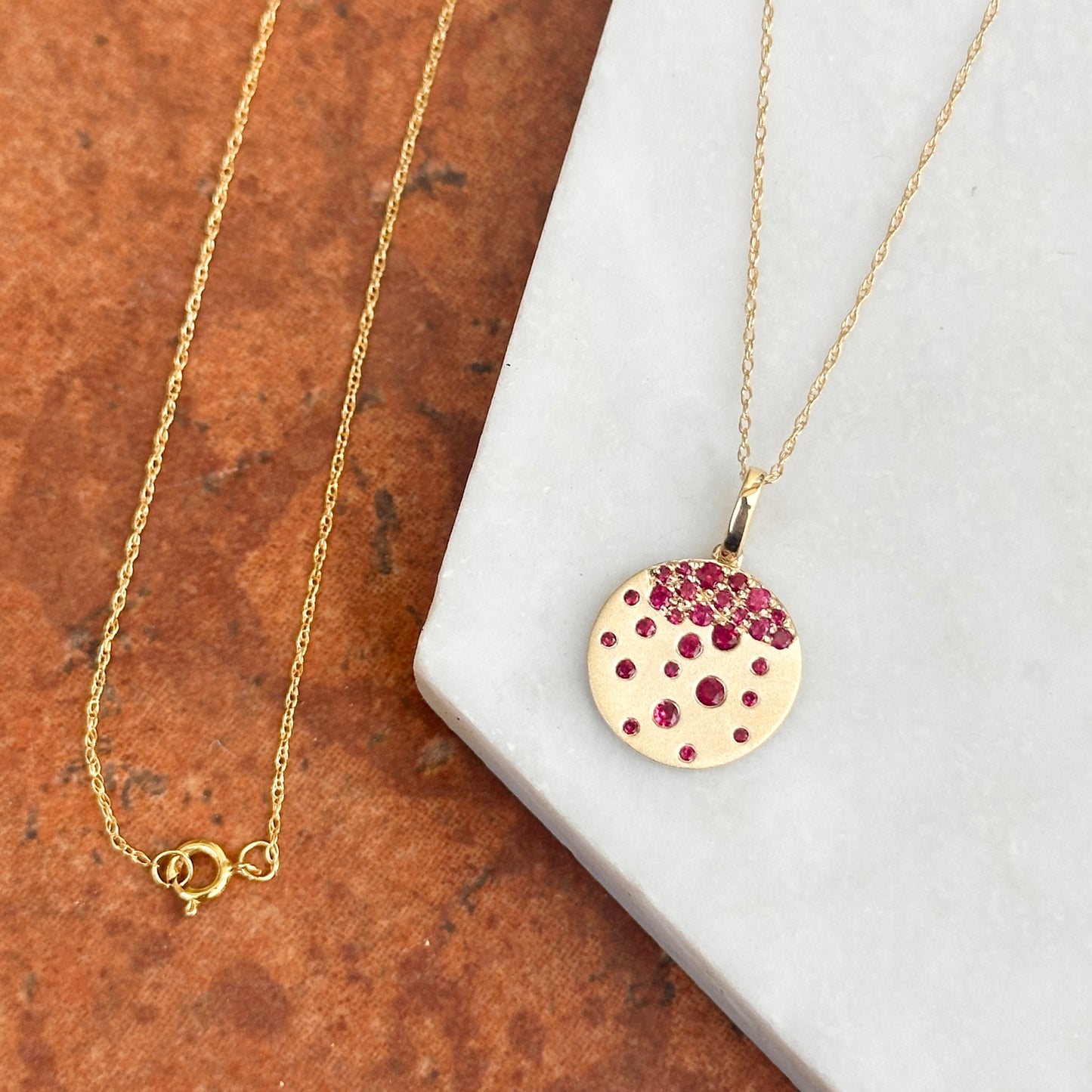14KT Yellow Gold Scattered Ruby Gypsy Set Disc Pendant Chain Necklace