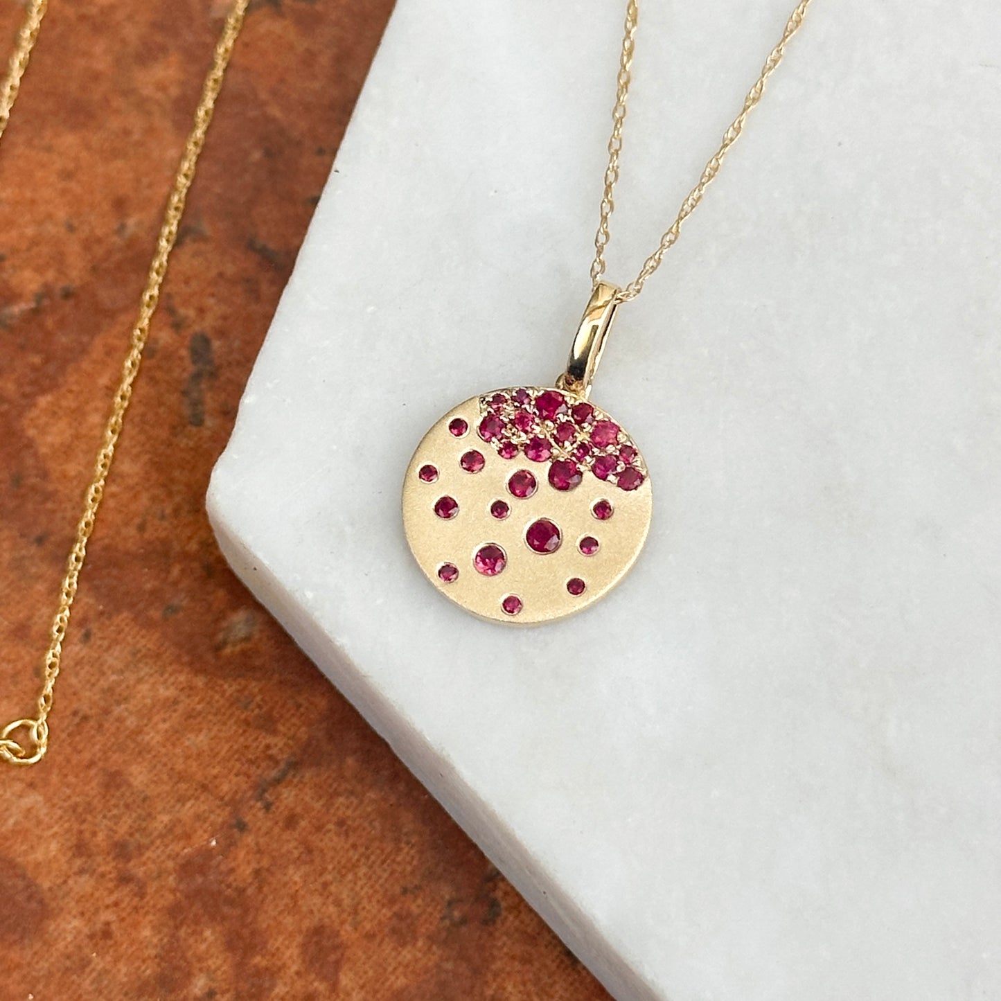 14KT Yellow Gold Scattered Ruby Gypsy Set Disc Pendant Chain Necklace