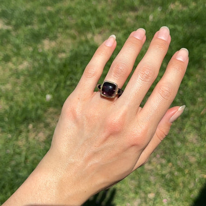 Estate 18KT Yellow Gold Black Onyx Band + Cabochon Rhodolite Garnet Ring