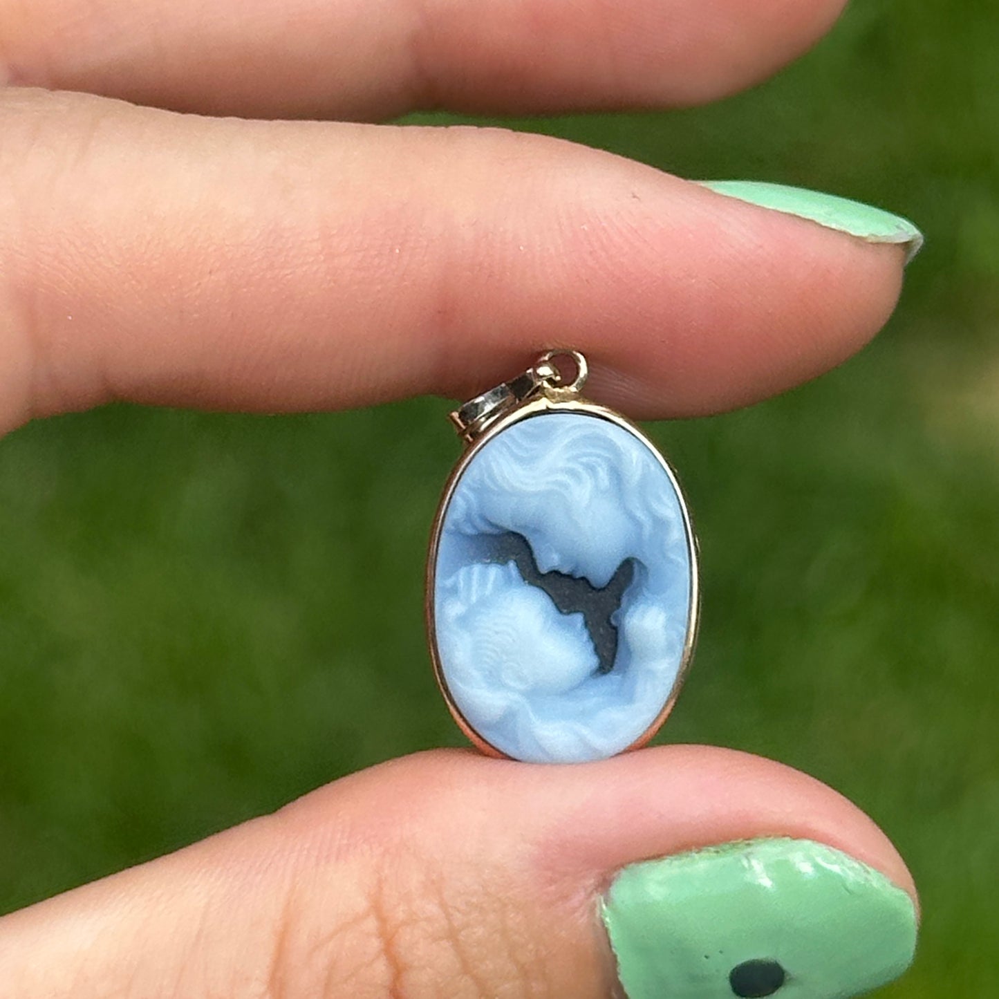 Estate 14KT Yellow Gold Oval Blue Mom and Baby Cameo Bezel Pendant