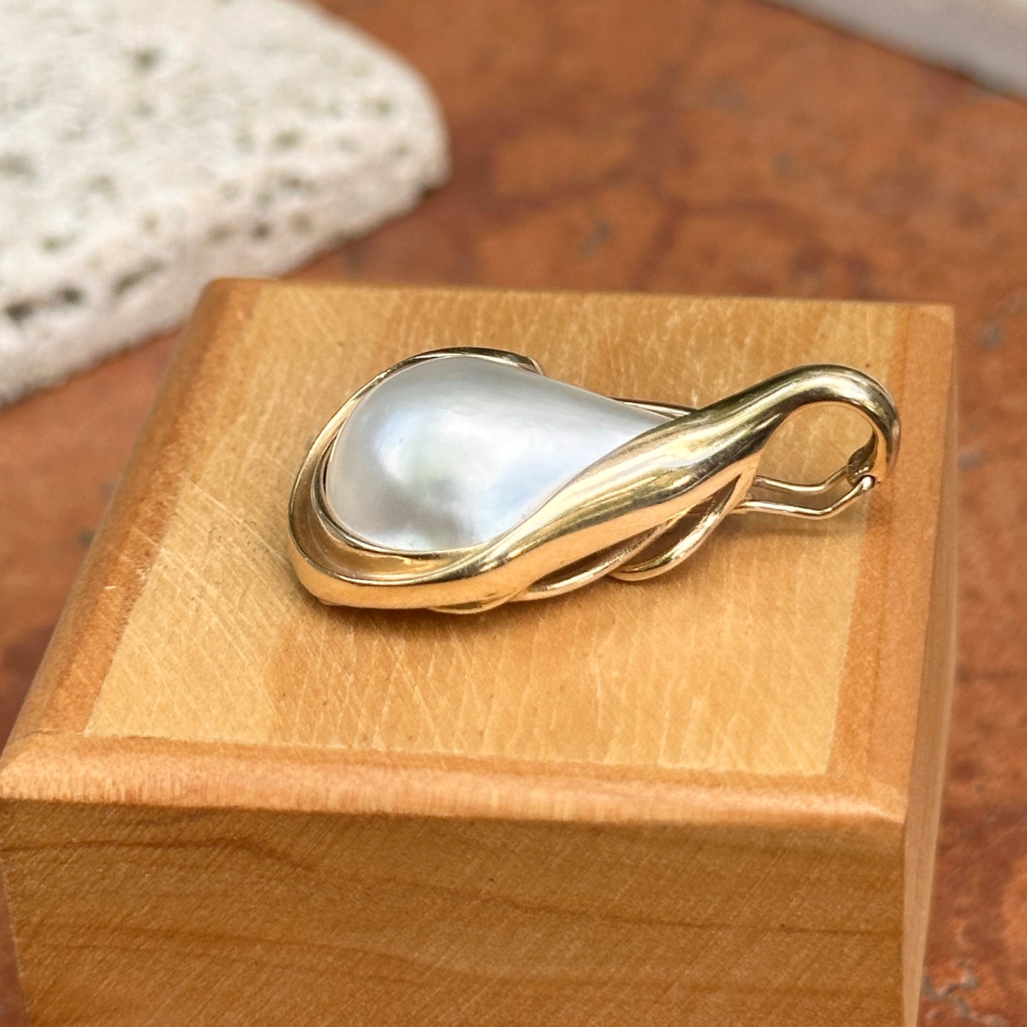 Estate 14KT Yellow Gold Teardrop Mabe Pearl Pendant Enhancer