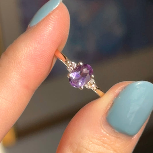 Vintage 14K Yellow Gold Oval Purple Amethyst + Round Diamond Accent Ring 5.5