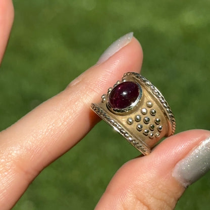 Estate 14KT Yellow Gold Cabochon Spinel Byzantine Band Ring
