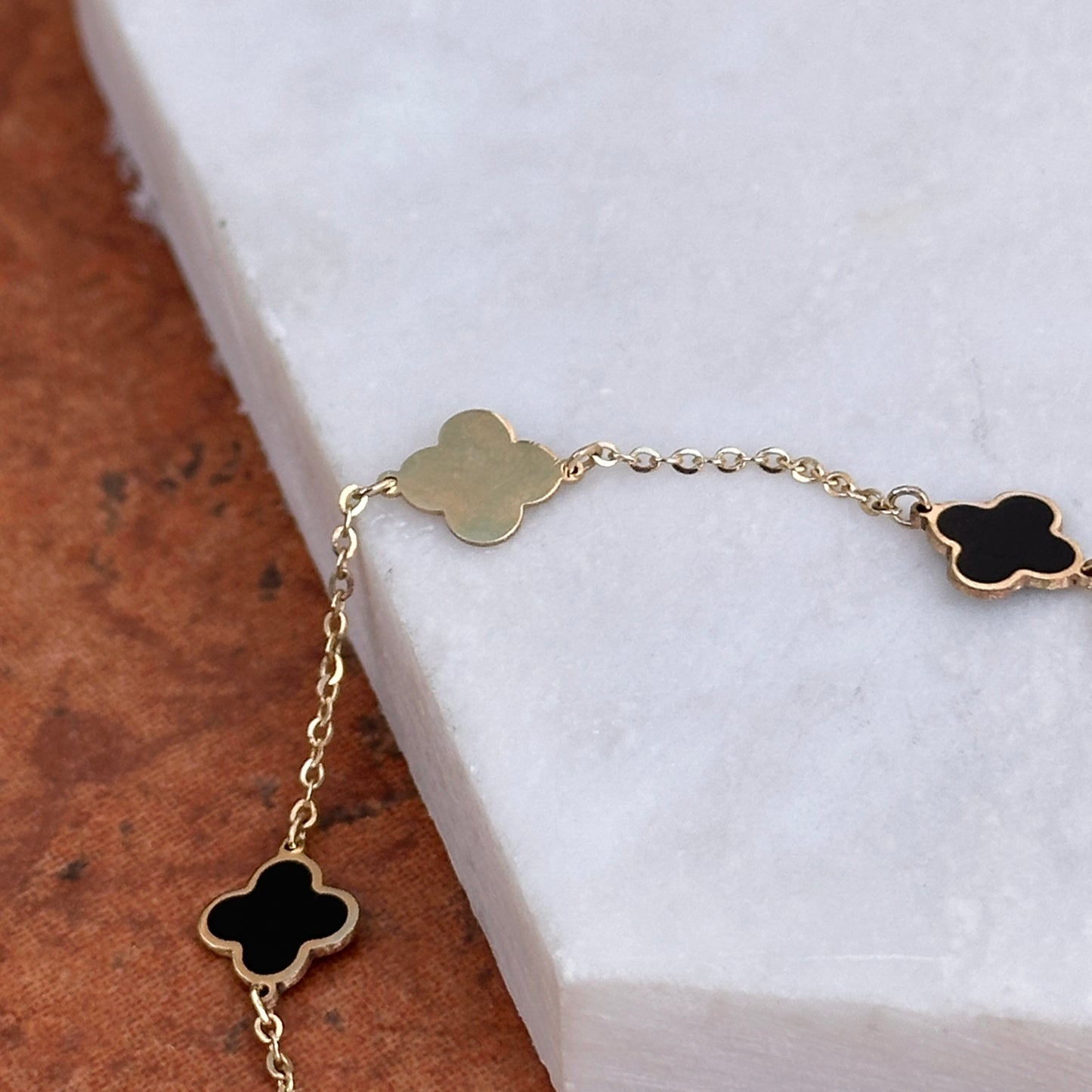 14KT Yellow Gold 7mm Black Onyx + Gold 4 Leaf Clover Charm Chain Bracelet