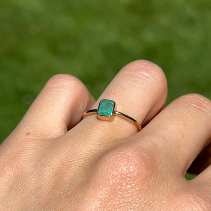 Estate 14KT Yellow Gold Emerald-Cut Emerald Bezel Ring