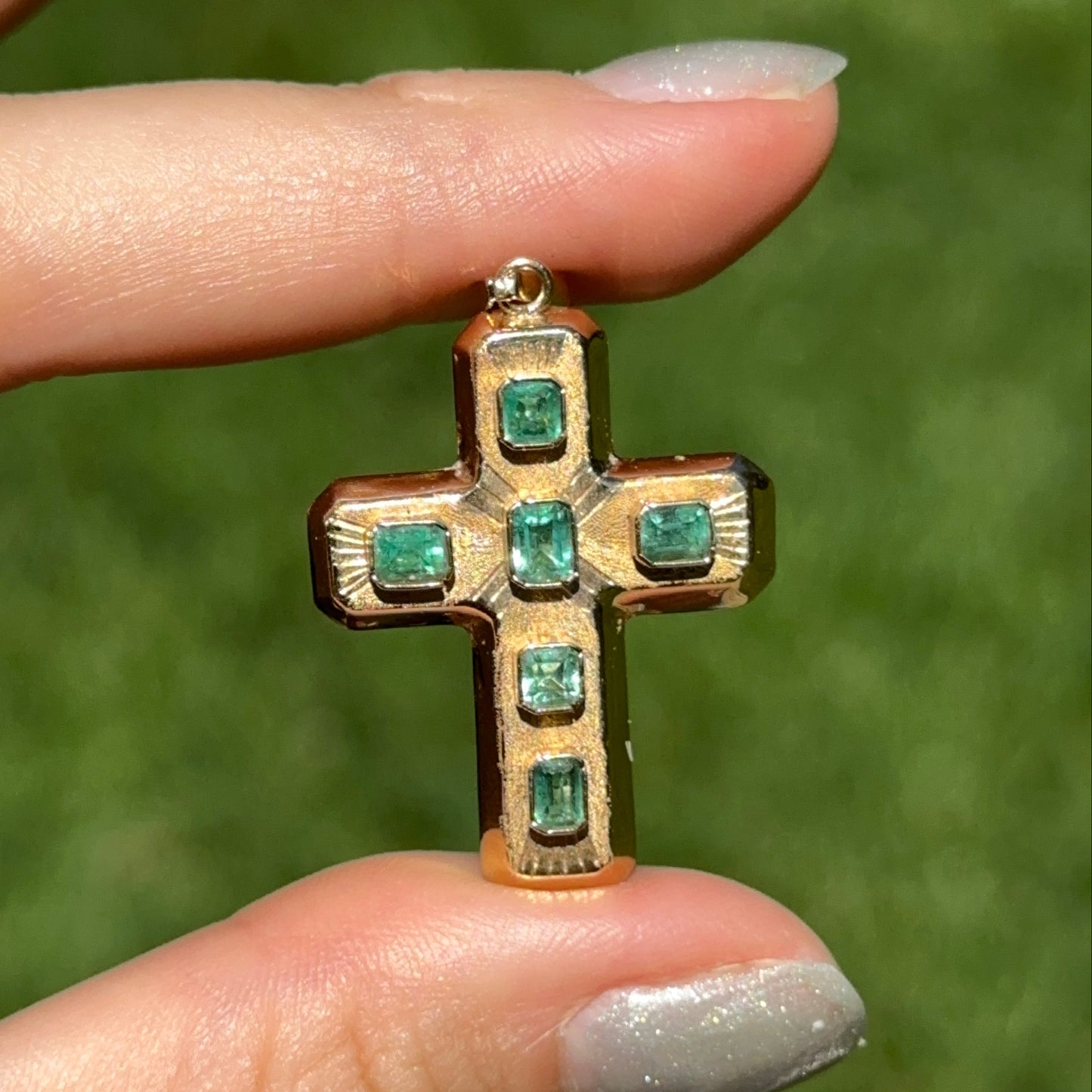 Estate 18KT Yellow Gold Puffed Emerald Cross Pendant 35mm
