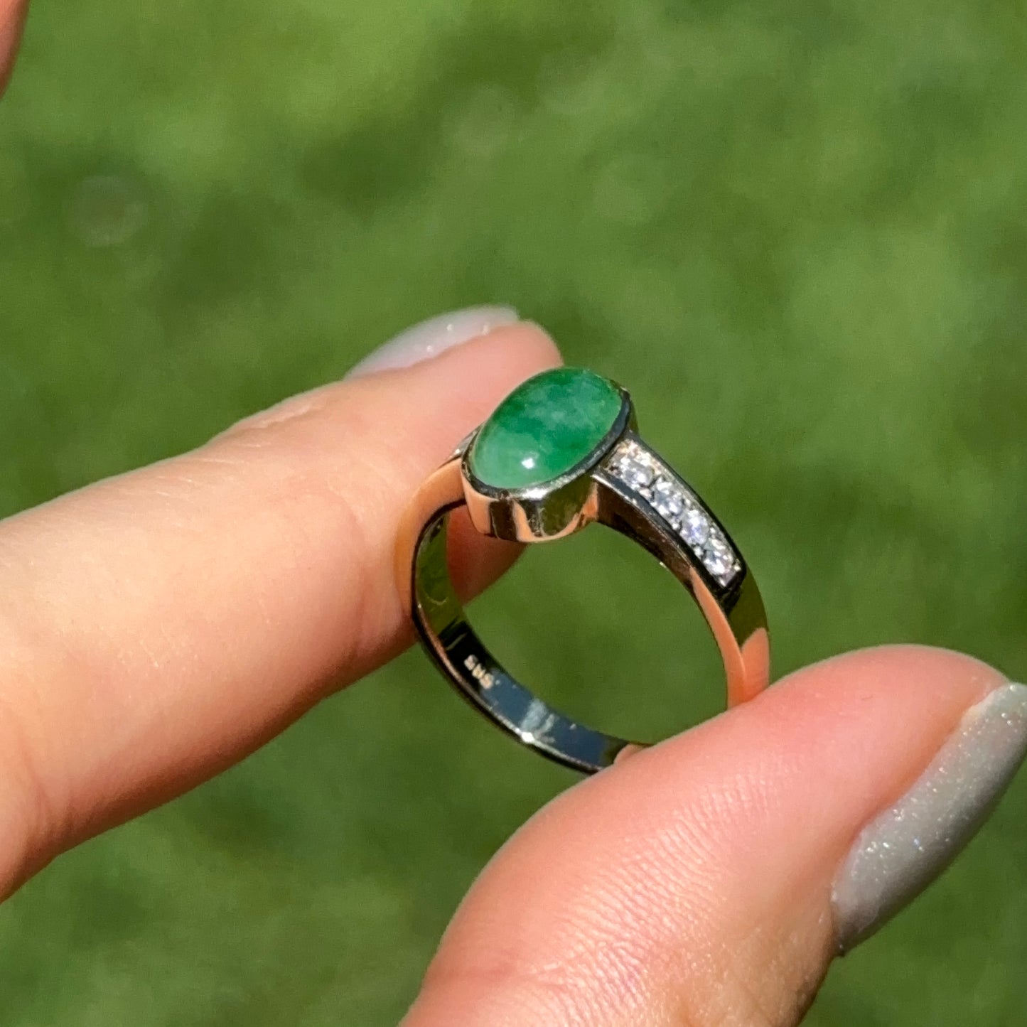 Estate 14KT Yellow Gold Cabochon Green Jade + Diamond Band Ring