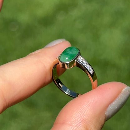 Estate 14KT Yellow Gold Cabochon Green Jade + Diamond Band Ring